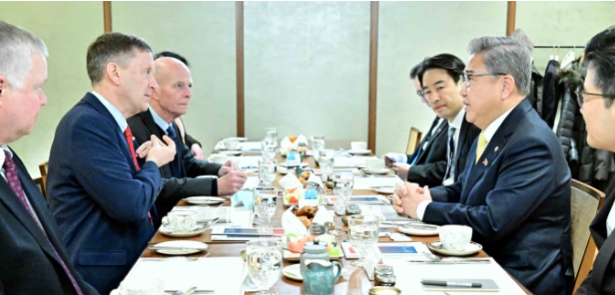 박진 외교장관, 미국 전직 의회, 행정부 및 학계인사 접견