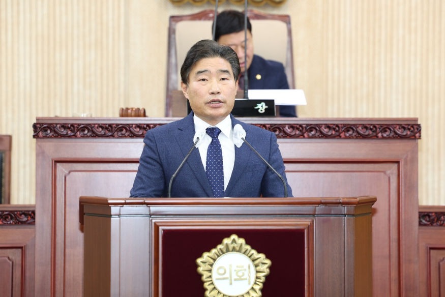 시정질문 발언사진.jpg