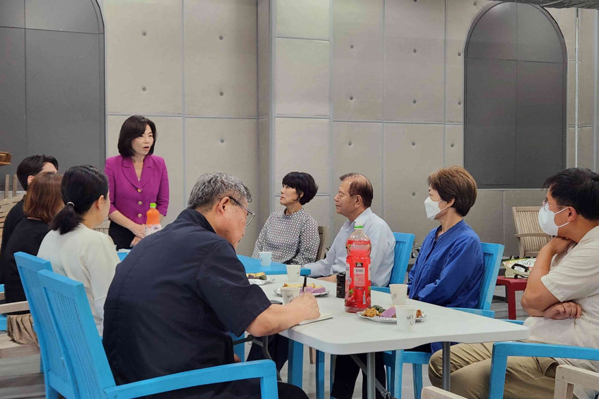 사진자료_민현주 국민의힘 연수을 당협위원장, 송도 아트포레 상가 활성화 간담회 개최.jpg