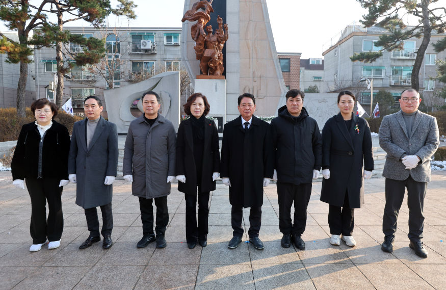 20240102 황어장터 만세운동 기념탑 참배 (19).jpg