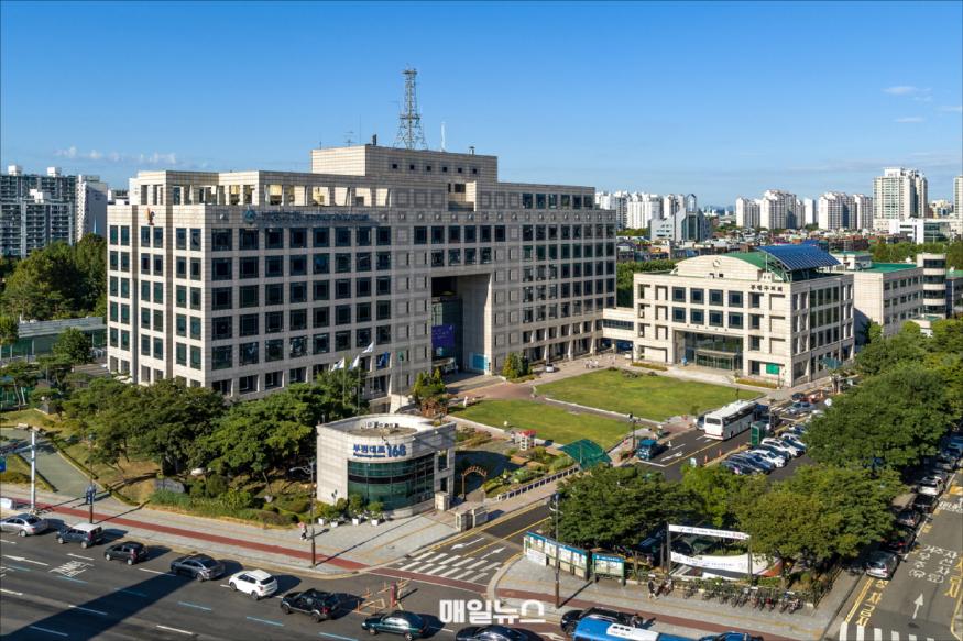부평구청 전경. (사진 : 부평구) 3. 부평구 지역 내 고용실태 설문조사 ‘첫 실시’ …빈일자리 구인난 특별관리로 취업률 높인다1.jpg