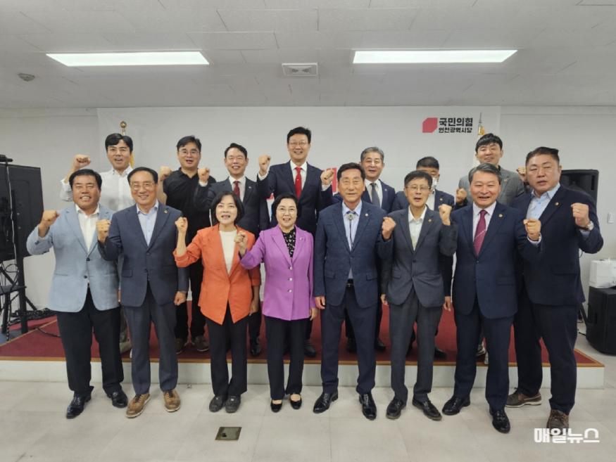 국민의힘 인천광역시당 광역의원 간담회 단체사진 촬영 ⓒ 국민의힘 인천시당 21.jpg