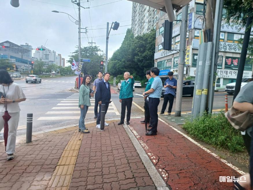 윤환 계양구청장, 집중호우 취약지 현장 점검 ⓒ 계양구 0719 윤환 계양구청장, 집중호우 취약지 현장 점검 (1)1.jpg