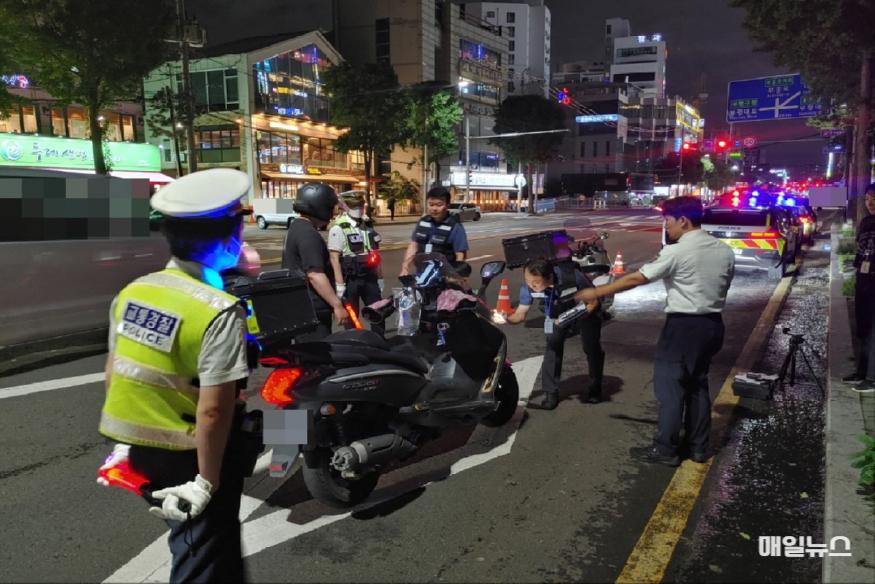 부평구, 이륜차(오토바이) 소음기 불법개조 등 불법행위 합동단속 ⓒ 부평구 3. 부평구, 이륜차(오토바이) 소음기 불법개조 등 불법행위 합동단속1.jpg