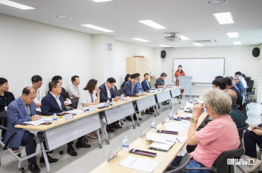 강범석 서구청장, 청라‧루원 찾아가는 주민 소통 간담회 성료 ⓒ 인천 서구청 1강범석 서구청장, 청라‧루원 찾아가는 주민 소통 간담회 성료(1)1.jpg