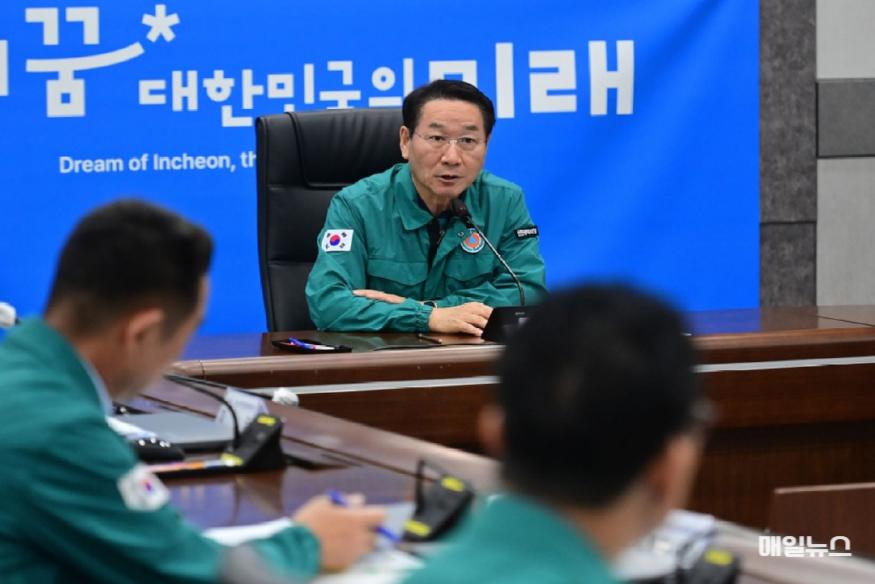 유정복 인천광역시장이 5일 시청 재난안전대책본부에서 열린 서구 청라동 아파트지하주차장 화재 지방대책본부회의를 주재하고 있다. ⓒ 인천시 11.jpg