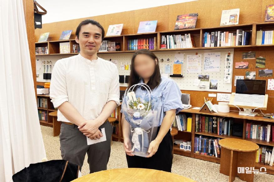 계양지역자활센터, ‘계양도서반장’ 사업 신규 추진 ⓒ 계양구 0806 계양지역자활센터, ‘계양도서반장’ 사업 신규 추진(틴, 케이스 작은도서관 대표 송수민_좌측)1.jpg