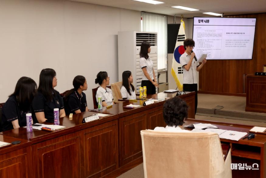 서운고등학교 학생들, 계양구의회에 정책 제안서 전달 ⓒ 인천 계양구의회 20240813 서운고등학교 학생 방문 (19)1.jpg