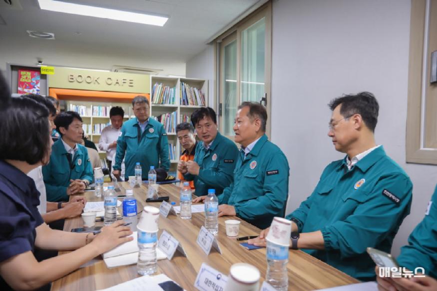 인천 서구, 이상민 행정안전부 장관 청라 아파트 화재 현장 방문 ⓒ 인천 서구청 1-1 서구, 이상민 행정안전부 장관 청라 아파트 화재 현장 방문1.jpg