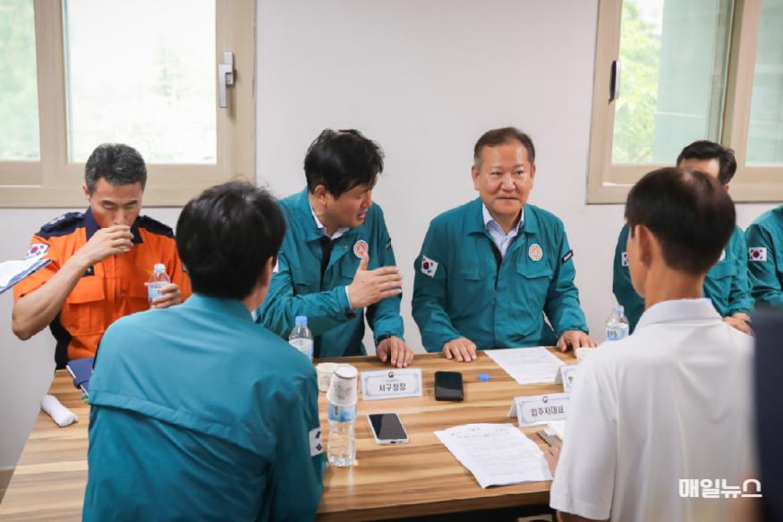인천 서구, 이상민 행정안전부 장관 청라 아파트 화재 현장 방문 ⓒ 인천 서구청 1-2 서구, 이상민 행정안전부 장관 청라 아파트 화재 현장 방문1.jpg