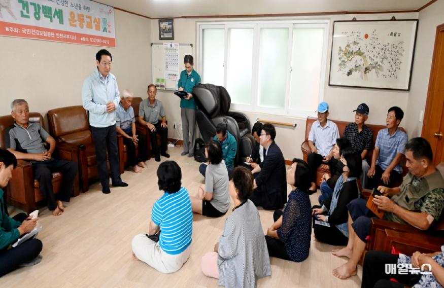 유정복 인천광역시장이 18일 강화군 송해면 당산리 마을회관을 찾아 대남 소음방송 피해 주민들과 간담회를 갖고 있다. ⓒ 인천시 17266223402770.JPG