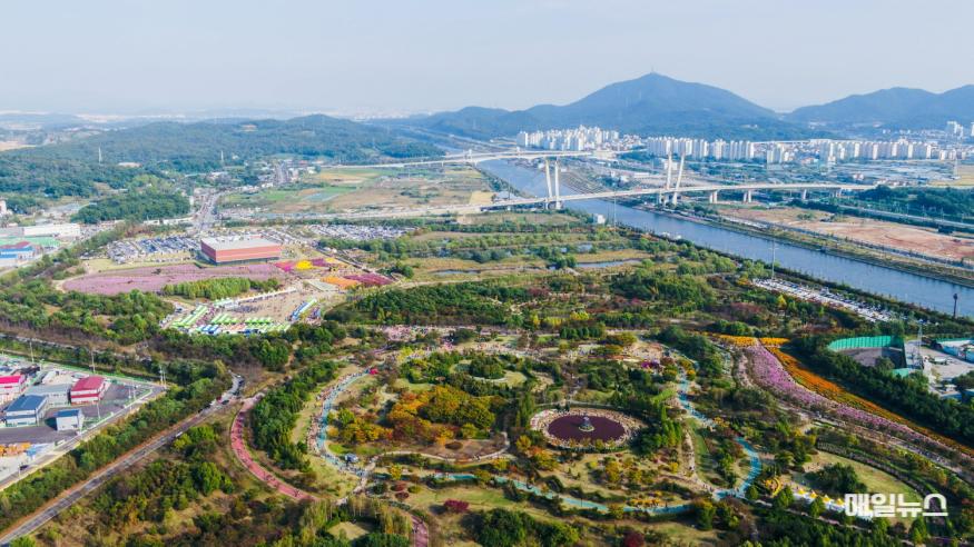 붙임2. 과거 국화축제 사진.jpg