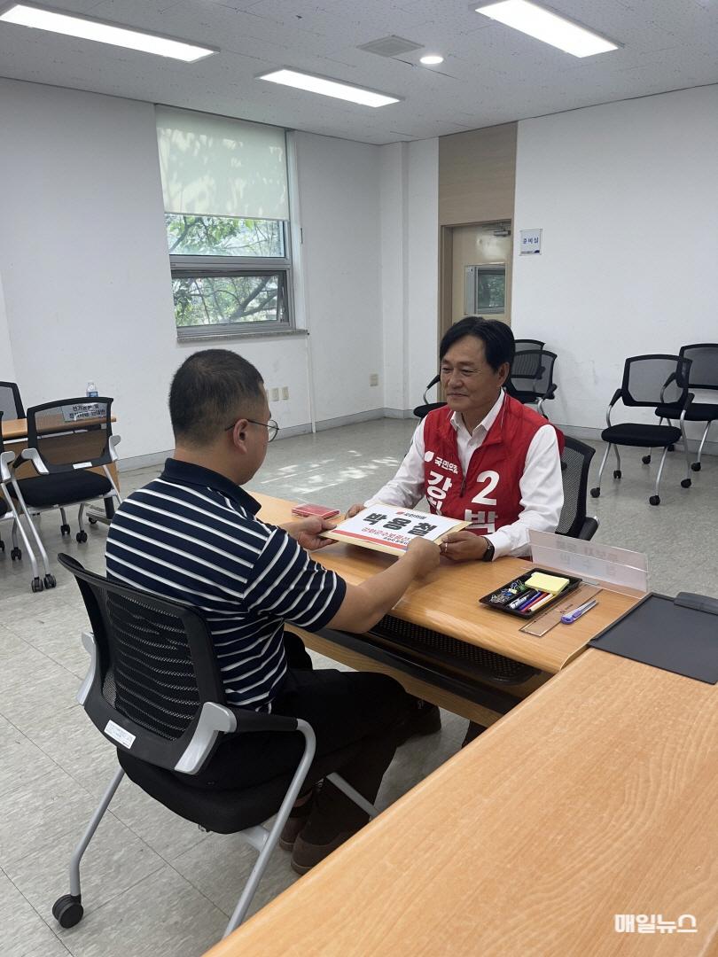 [회전]선거관리위원회에서 후보등록을 마친 후보10.jpg