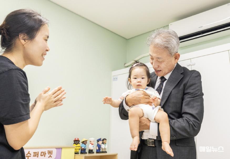 윤환 계양구청장, 아이사랑꿈터 6개소 현장 방문 ⓒ 계양구청 0927 윤환 계양구청장, 아이사랑꿈터 6개소 현장 방문 (4)0.jpg