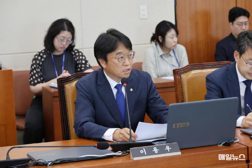 이용우 의원, 쿠팡, 산재보험료 할증 1위... “산재 심각성 확인” ⓒ 이용우 의원실 이용우_대표사진(상임위)0.jpg