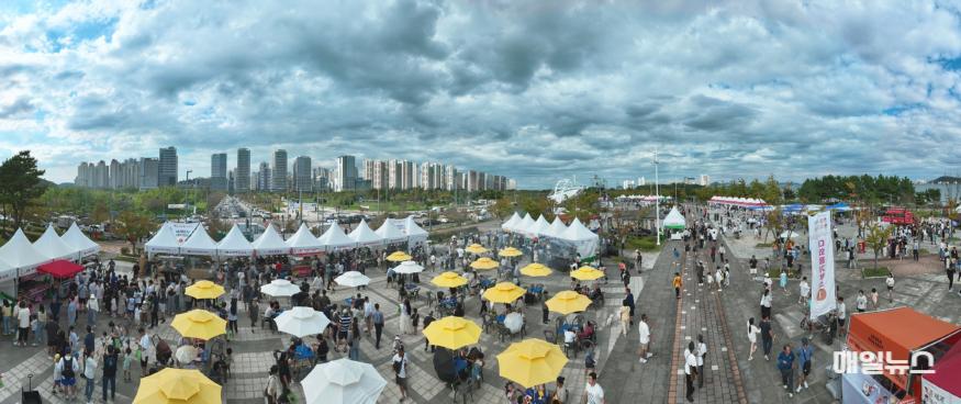 지난 9월 28~29일 양일간 영종씨사이드파크에서 열린 ‘2024 IFEZ FESTA 영종 세계음식축제’에 6만여명의 발길이 이어졌다.jpg