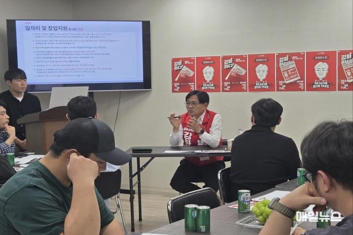 박용철후보 청년간담회 사진0.jpg