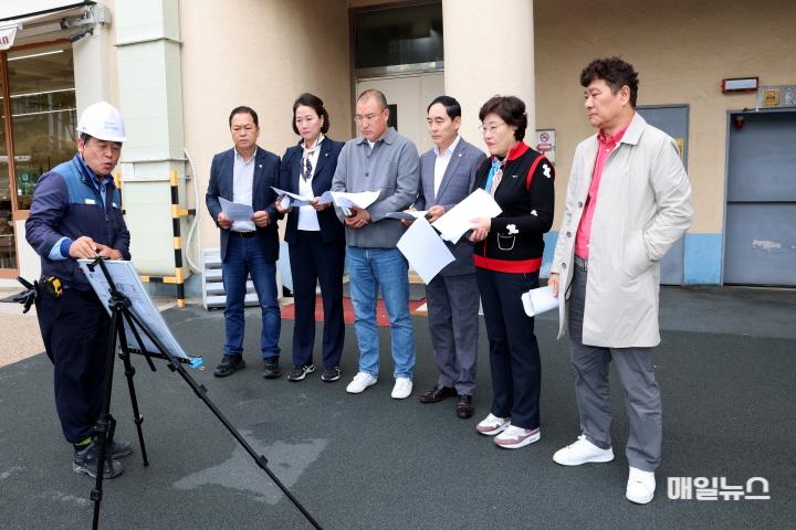 계양구의회 자치도시위원회, 관내 주요 사업 현장 방문 ⓒ 계양구의회 20241015 제256회 임시회_자치도시위원회 현장점검_계양구의회 공사현장 (28)0.jpg