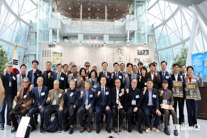 [첨부자료1] 개회식 단체 사진0.jpg