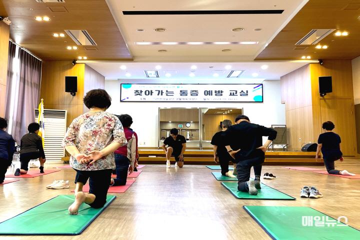 인천시설공단, 사회공헌 프로그램「찾아가는 통증 예방 교실」진행으로 큰 ‘호응’ ⓒ 인천시설공단 image010.jpg
