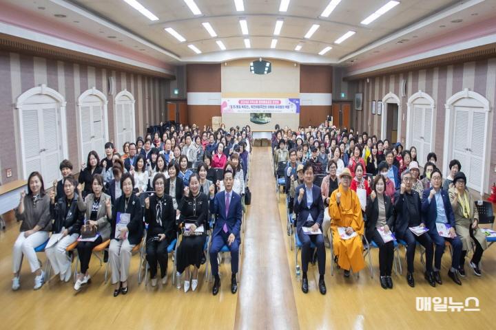 민주평화통일자문회의 인천서구협의회, 지역사회 평화통일공감 강연회 개최 ⓒ 인천 서구청 8민주평화통일자문회의 인천서구협의회, 지역사회 평화통일공감 강연회 개최(2)0.jpg