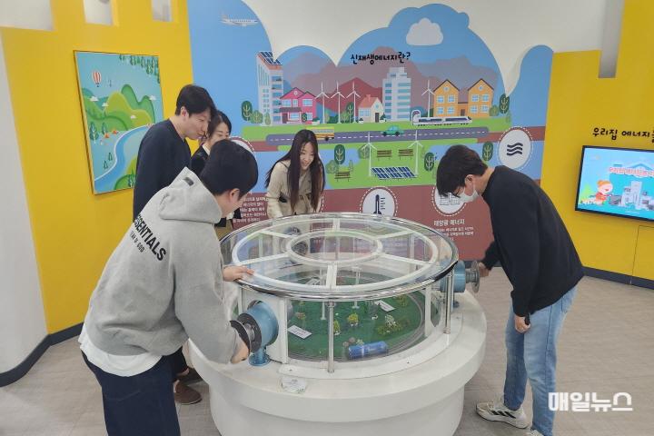 5-2 보도사진(중구시설관리공단 기후변화체험관 체험교육)0.jpg