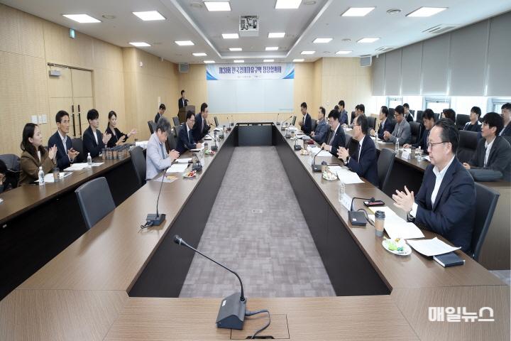 인천경제청, 외국인 근로자 고용허가제 규제 혁파 나선다 ⓒ 인천경제자유구역청 (241105)전국경제자유구역청장 협의회 및 국가표준원 업무협약 체결(8111)-원본0.jpg