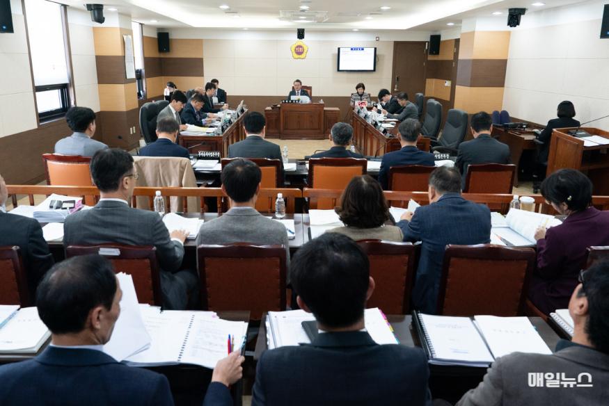 241111_경제자유구역청_행정사무감사9IC06330 (1).jpg