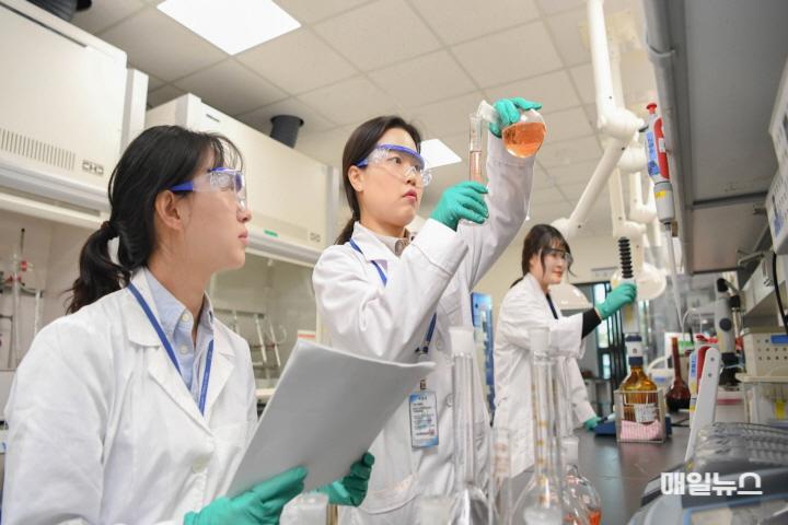 수도권매립지관리공사, 국내외 환경분야 숙련도시험 전 항목 ‘만족’ ⓒ 수도권매립지관리공사 붙임 국내외 환경분야 숙련도시험 관련 사진0.jpg