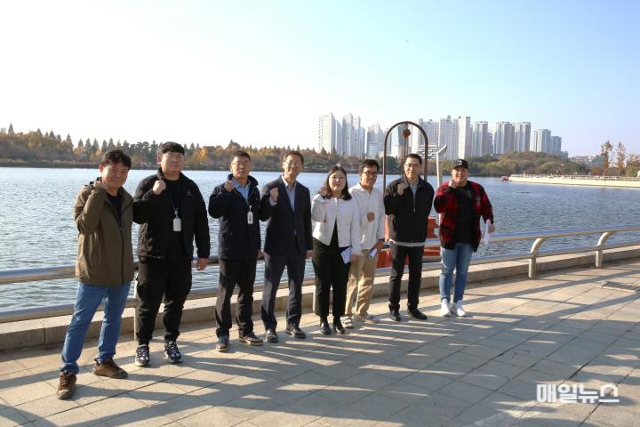 인천 서구의회 서구 수상레저 활성화 연구단체, 고양시 일산호수공원 관리 사례 벤치마킹 ⓒ 인천 서구의회 2024-11-14 보도자료(수상레져 연구단체 벤치마킹)(1)0.jpg