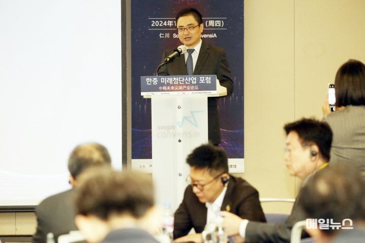 팡 쿤(方坤) 중국대시관 대사대리의 축사 ⓒ 인천경제자유구역청 (241114)한-중 미래첨단산업 포럼(0117)-원본0.jpg