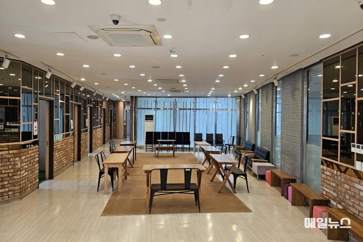 부평구문화재단, 부평아트센터 3층 복합휴게공간 조성 ⓒ 부평구 3. 부평구문화재단, 부평아트센터 3층 복합휴게공간 조성0.jpg