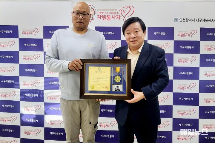 ‘자원봉사 칭찬릴레이’ 179번째 주인공에 이승우 자원봉사자 선정 ⓒ 서구청 6‘자원봉사 칭찬릴레이’ 179번째 주인공에 이승우 자원봉사자 선정(1)0.jpg