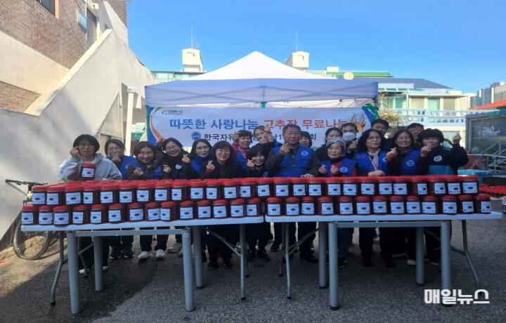 석남1동 자유총연맹, 따뜻한 사랑 나눔 고추장 무료 나눔 ⓒ 인천 서구청 8석남1동 자유총연맹, 따뜻한 사랑 나눔 고추자아 무료 나눔(1)00.jpg