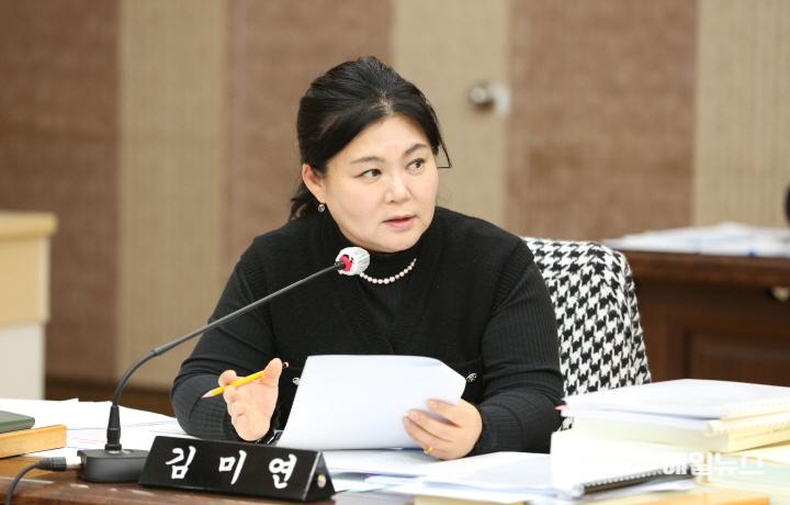 김미연(국힘, 가정1~3동.신현원창동) 의원 발언 사진 ⓒ 서구의회 2024-11-26 보도자료(김미연 의원, 경로당 운영비 관리 감독 필요)(1)0.jpg