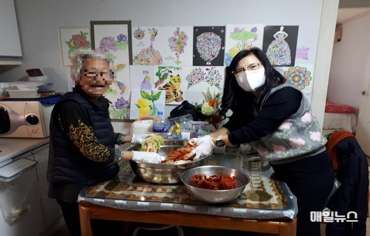 부평구노인복지관, “함께 만들어요 김장김치” 진행 ⓒ 부평구노인복지관 함께 만들어요 김장김치 사진20.jpg