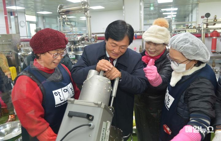 한국여성농업인강화군연합회, 사랑과 희망의 김장김치 나눔 행사 가져 ⓒ 강화군 한여농 김치나눔행사 (4)0.JPG