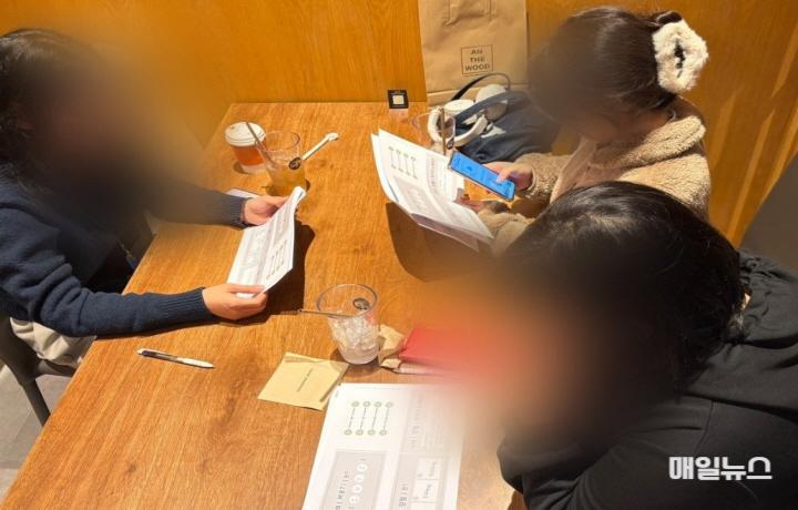 가족돌봄청년들이 지난 3일 인천시청년미래센터가 준비한 멘토링 프로그램에 참여하고 있다.0.jpg