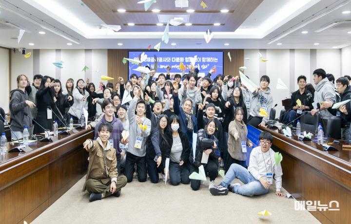 인천공항공사, 다문화 청소년 소셜트립 ‘꿈 발표회’ 개최 !!! ⓒ 인천국제공항공사 사진4_인천공항공사. 다문화 청소년 소셜트립 꿈 발표회 개최0.jpg