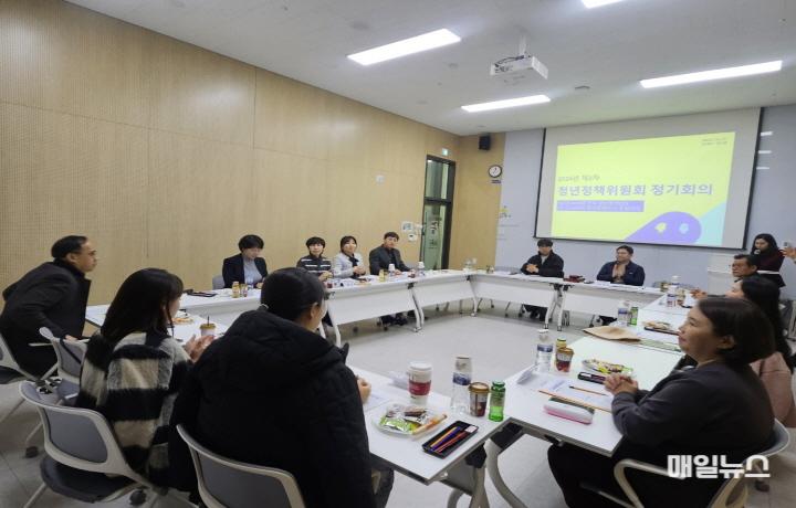 ‘제3기 서구 청년정책위원회 정기회의 개최’ ⓒ 서구청 1청년과 함께 실효성 있는 서구 청년정책 논의하다, ‘제3기 서구 청년정책위원회 정기회의 개최’(1)0.jpg