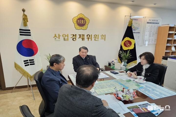 인천 서구의회 장문정 의원, 인천시의회 산경위방문하여 ‘청라커널웨이 수변공원 수질 개선 예산 확보 및 야외도서관 조성 관련 논의’ ⓒ 서구의회 2024-12-23 보도자료(장문정 의원, 인천시의회 산업경제위원회 청라커널웨이 관련 논의)01.jpg