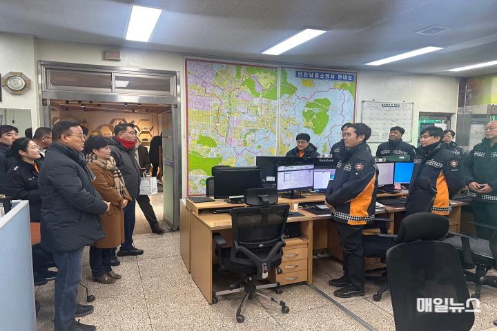 인천시의회 행안위, 소관 기관 격려 방문으로 올 한 해 마무리 ⓒ 인천시의회 (사진)인천시의회 행안위, 소관 기관 격려 방문으로 올 한 해 마무리 (1)01.jpg