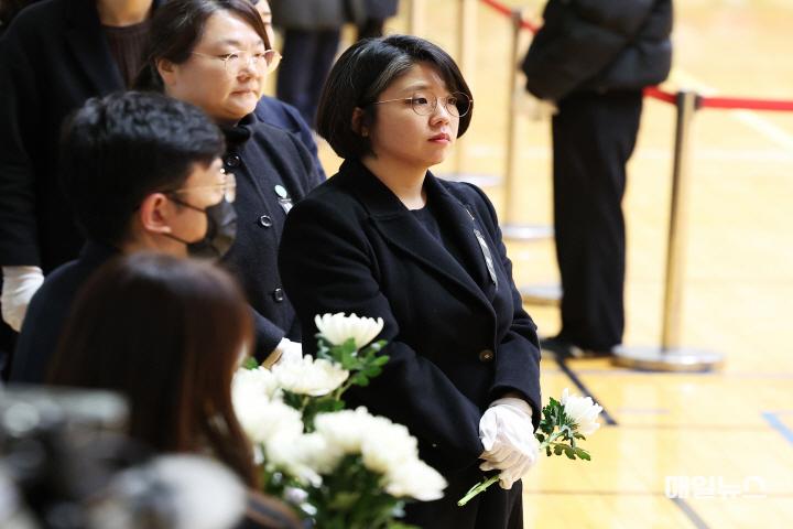 사진3. 합동분향소 조문(용혜인 대표)0101.jpg