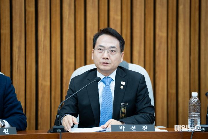 박선원(부평(을)) 의원이 31일 열린 내란 진상규명 국정조사특별위원회 1차 회의에 참석해 발언하고 있다. ⓒ 박선원 의원실 241231_국조특위01.jpg