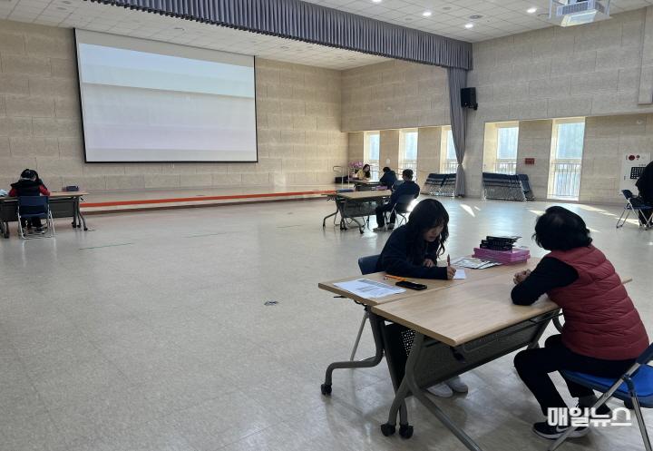 남동구, 스마트 어플 활용한 치매예방교실 효과 만점 ⓒ 남동구 (1-2) 남동구, 스마트 어플 활용한 치매예방교실 효과 만점(사후평가)01.jpg