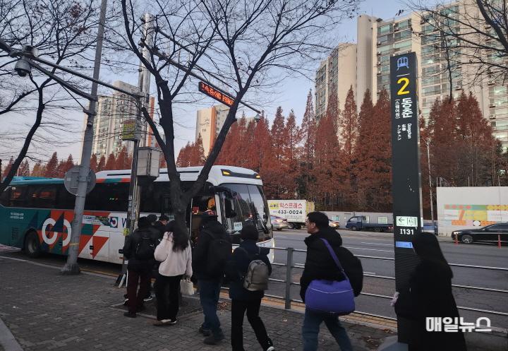 남동구, 남동산단 근로자 공동 통근버스 증차 운영 ⓒ 남동구 (2-1) 남동구, 남동산단 근로자 공동 통근버스 증차 운영01.jpg