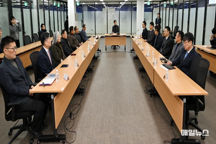 1.황효진 글로벌도시정무부시장이 24일 시청 소통회의실에서 열린 '인하대학교 행복기숙사 신축관련 상생방안 이행합의서 체결식'에서 인사말을 하고 있다..jpg