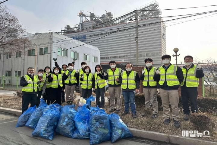 ‘깨끗한 인천 중구’ 위해 뭉친 민관, 설맞이 환경 취약지 합동 청소 ⓒ 중구청 1.5-3 보도사진 (설맞이 환경 취약지 민관 합동 청소).jpg