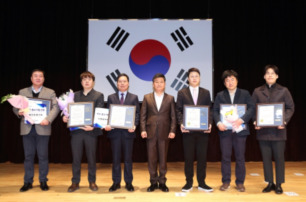 2023년 1분기 우수기업인 및 모범근로자 표창