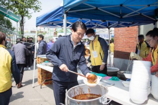 인천 서구 ‘석사모’의 석남동 사랑···‘짜장면 나눔 잔치’